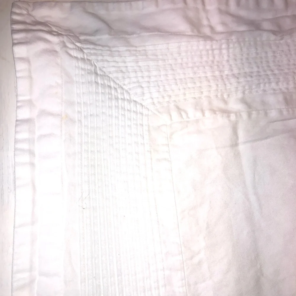 N/A white pleated